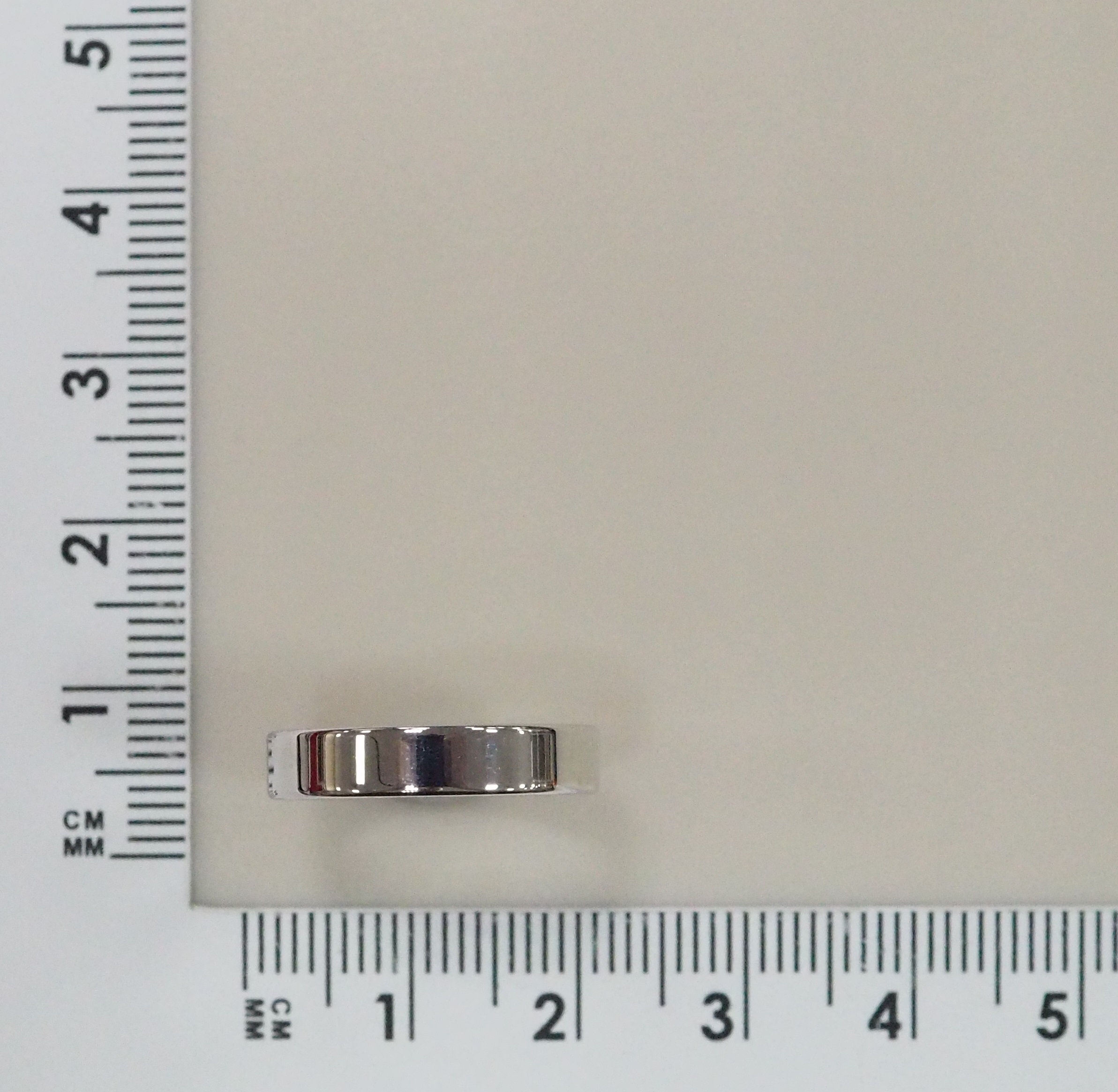 Серебряное кольцо 925 пробы;
